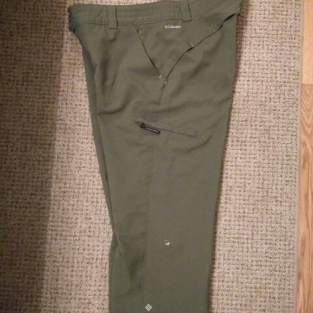 Columbia Olive Green Outdoor Capris